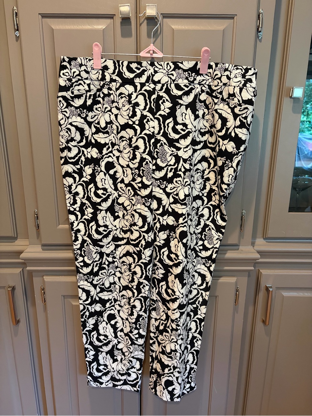 Chico's Black & White Floral Ankle Pants